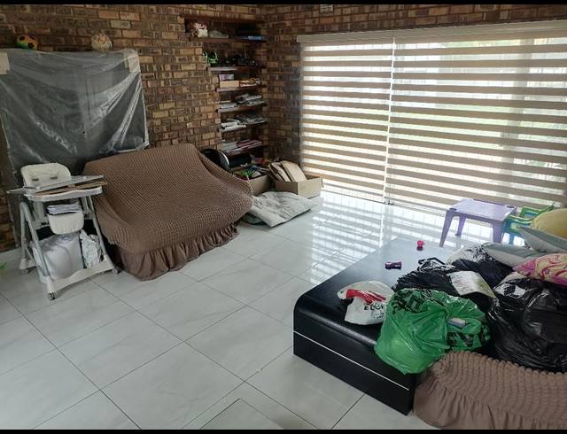 3 bed property to rent in WINCHESTER HILLS